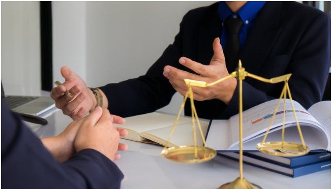Understanding the Role of a Criminal Lawyer